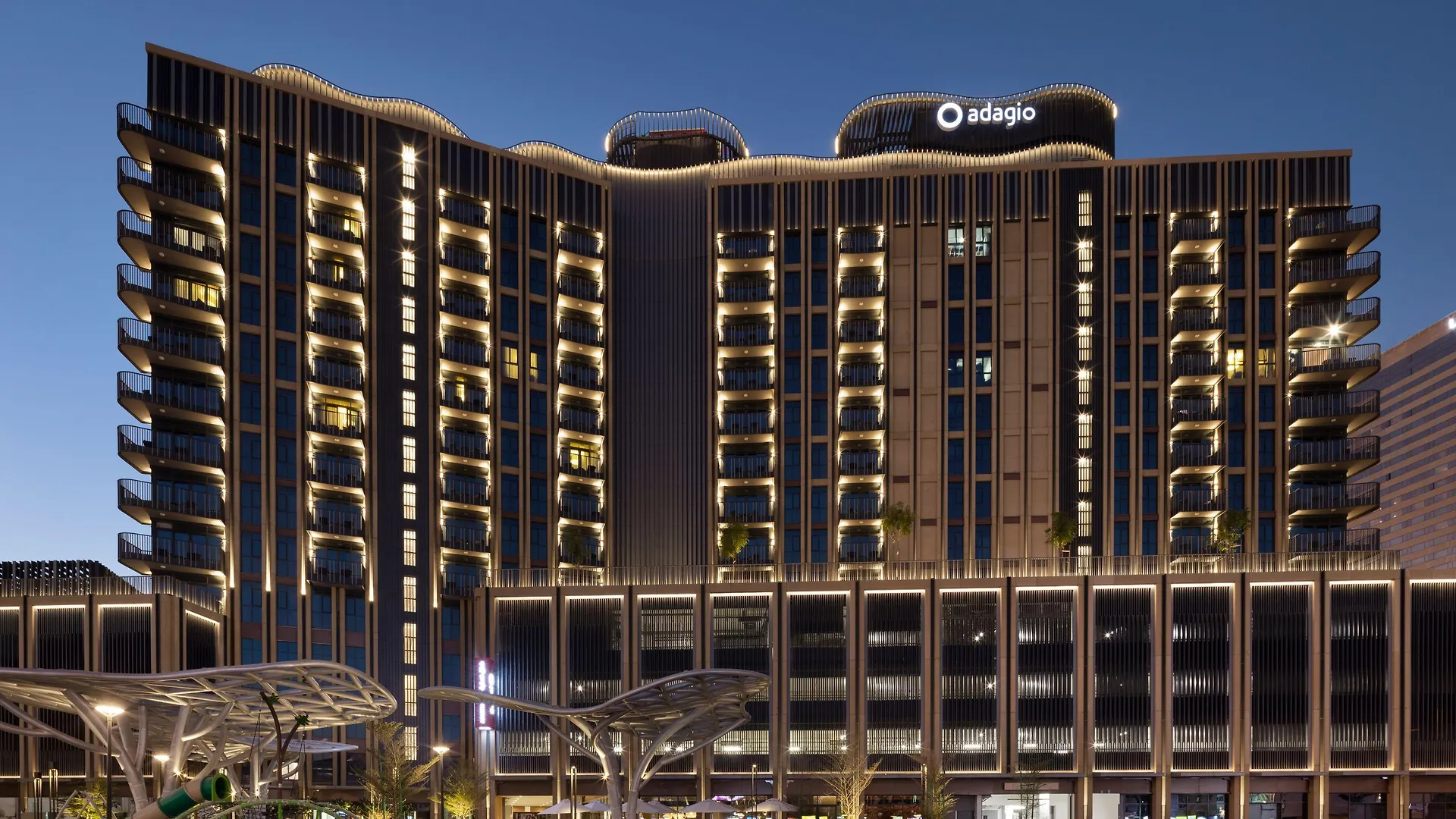 Aparthotel Adagio Dubai Deira 4*,